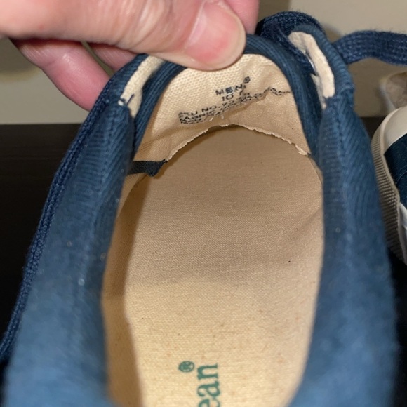 L.L. Bean Men’s Canvas Sneakers.  Top Siders.  Size 10.  Non marking soles. - Picture 12 of 14